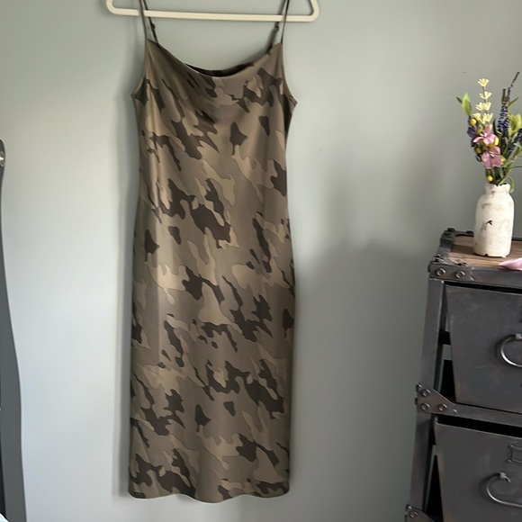 Banana Republic Dresses & Skirts - NWT Banana Republic silk camo dress size S
